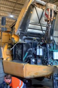 crane hire for heavy machinery maintenance brisbane qld