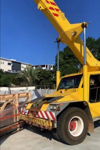 franna crane during signage installation at car dealership brisbane qld