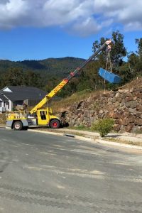 franna crane lifting beam packs to limited access build site brisbane qld