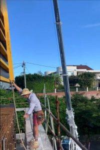 kato city crane assisting with form work brisbane qld