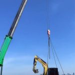 slewing crane hire assisting in excavator lift brisbane qld