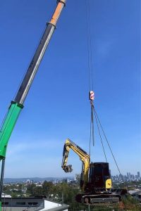 slewing crane hire assisting in excavator lift brisbane qld